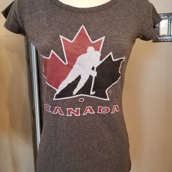 Women's Team Canada Fitted Top - Picture 1 of 4